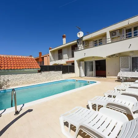 Апартаменты Family-friendly With Swimming Pool - Diklo, - 16493 Задар