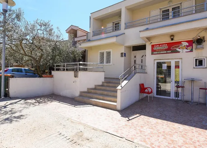 Family-friendly With Swimming Pool - Diklo, - 16493 * Zadar